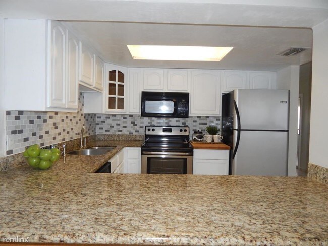 Building Photo - 5900 Barbados Way W