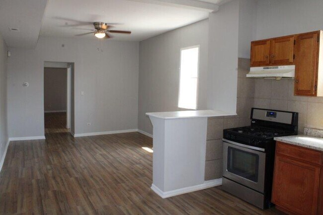 Building Photo - 7208 S Ellis Ave