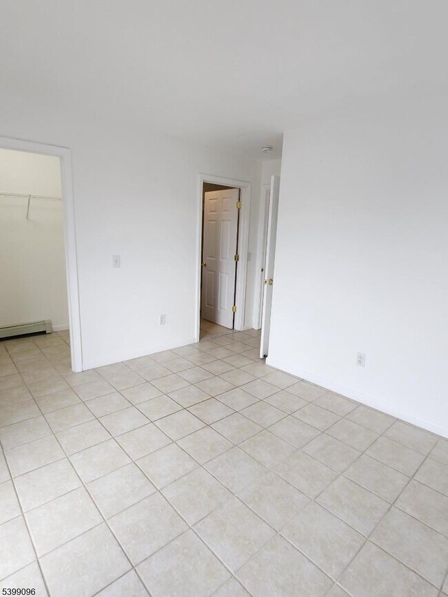 Building Photo - 83 Wayne Ave