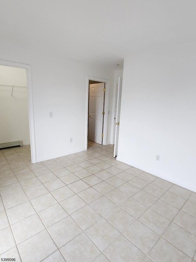 Foto del edificio - 83 Wayne Ave