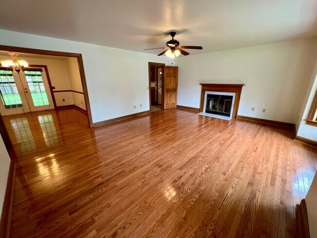 Foto del edificio - 4BR 3BA with Bonus, in Siegel Community