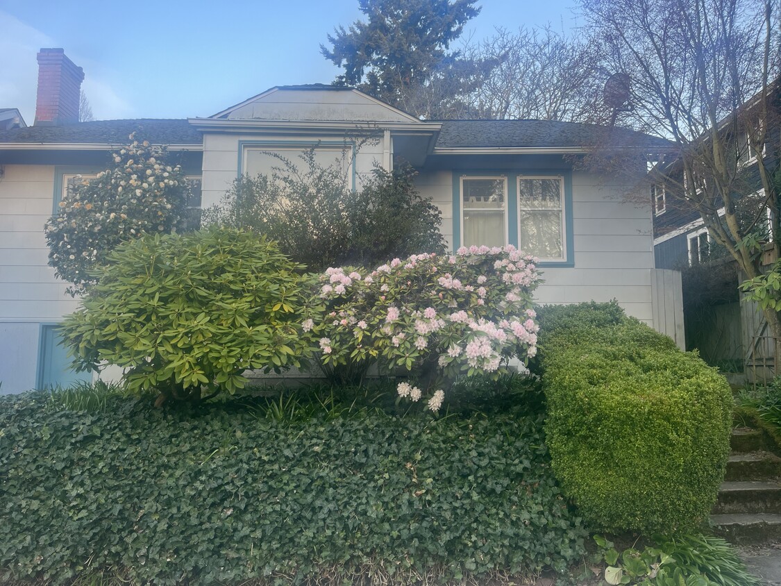 Primary Photo - 4706 Interlake Ave N
