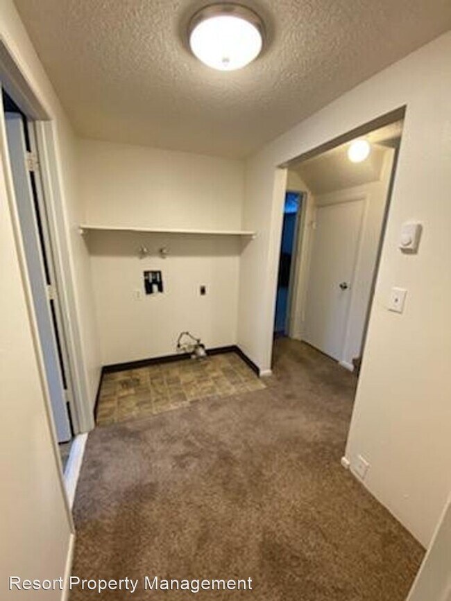 Foto del edificio - 4 br, 2 bath House - 2212 W. Honeysuckle Ave.