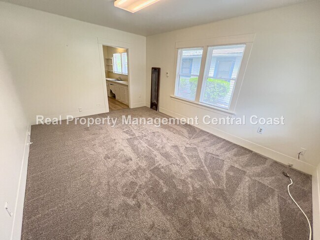 Foto del edificio - AVAILABLE NOW - Downtown Home With Bonus R...