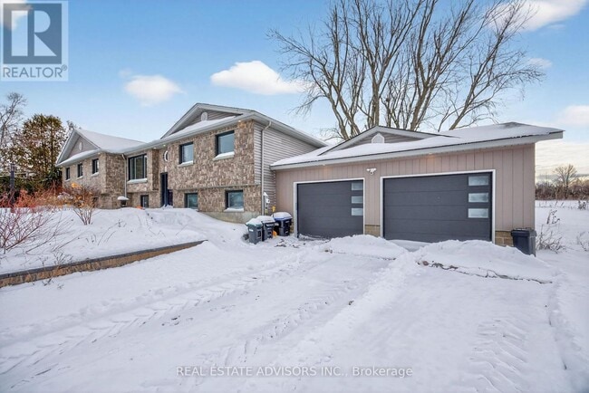 Building Photo - 1563 15 16 SIDE ROAD E