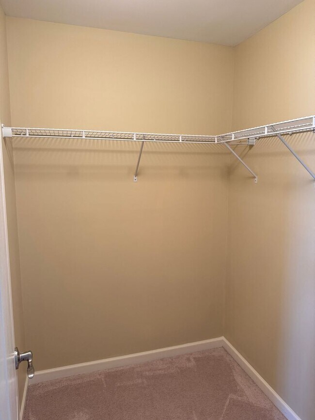 Foto del edificio - Well Maintain Townhome in Market Square!
