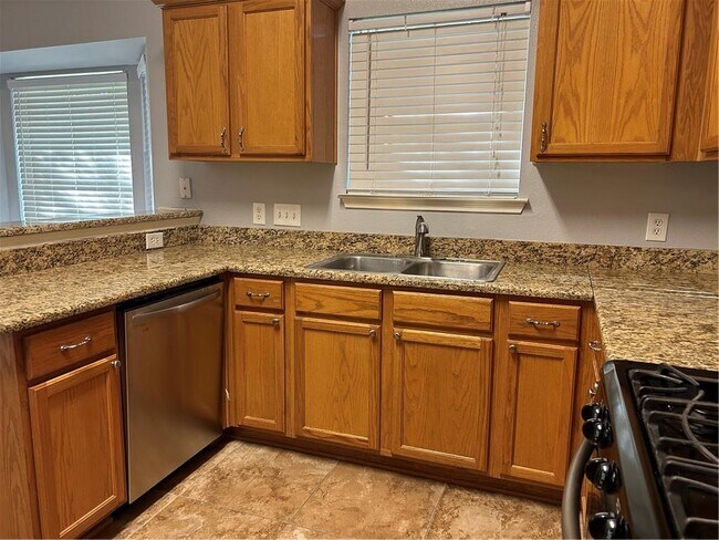 Building Photo - 116 Tanglewood Ln