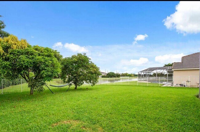 Foto del edificio - 11185 Grandview Mnr