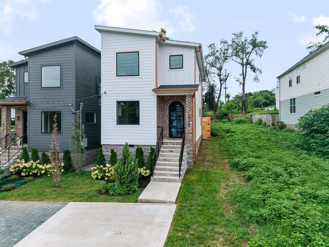 Photo - Modern Living & Downtown Skyline Views! House