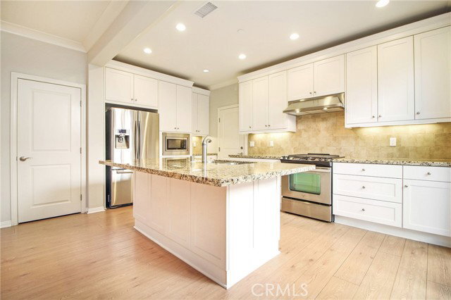 Building Photo - 75 Thornhurst