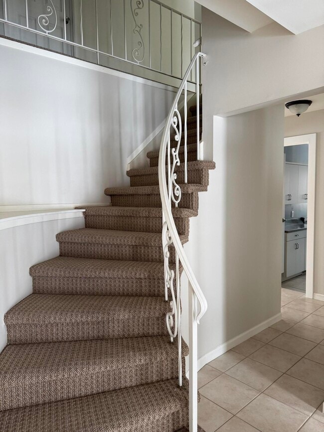 Building Photo - 3550 Kings Point Dr