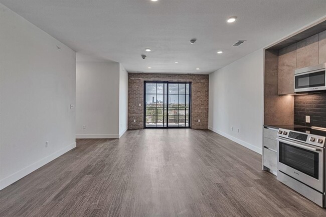 Building Photo - 4315 S Congress Ave
