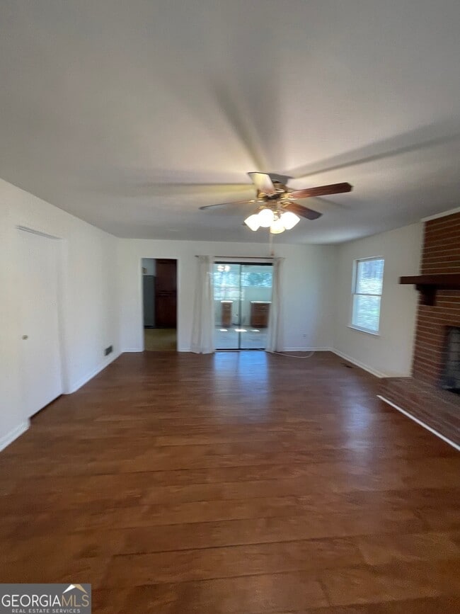 Building Photo - 121 Chipley Creek Dr