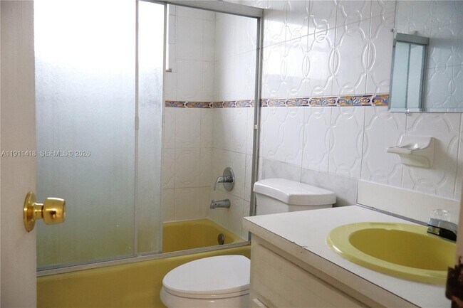 Building Photo - 1225 NE 124th St