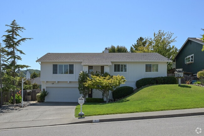 Building Photo - 5 Santa Victoria Ct