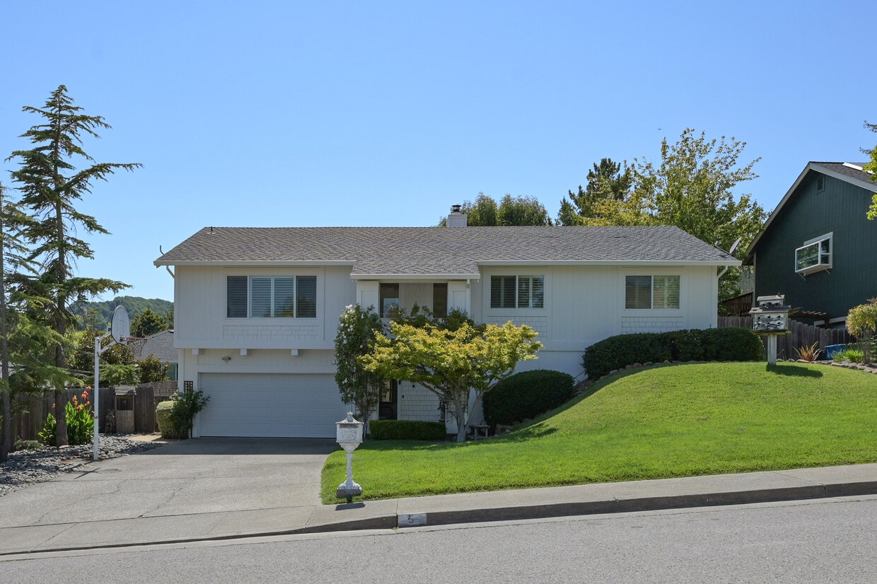Primary Photo - 5 Santa Victoria Ct