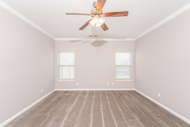 Building Photo - Stunning 4 Bedroom Home!