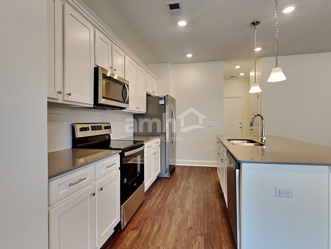 Building Photo - 127 Anthurium Dr