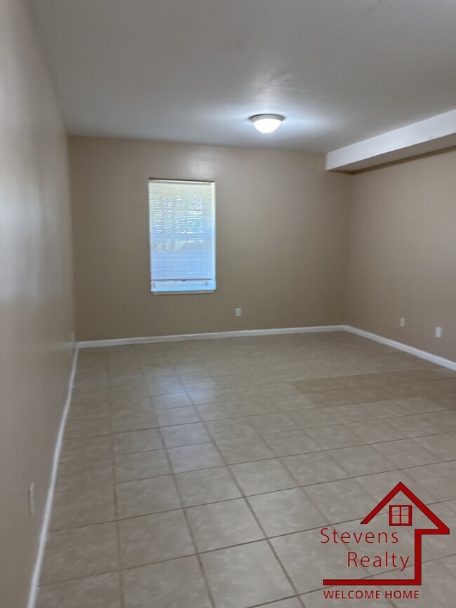 Building Photo - 1207 Holly Ave