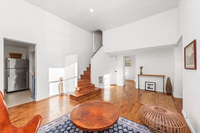 Building Photo - 543 Fernwood Pacific Dr