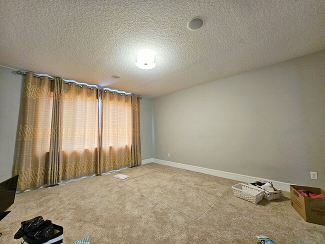 Building Photo - 546 Albany Way NW