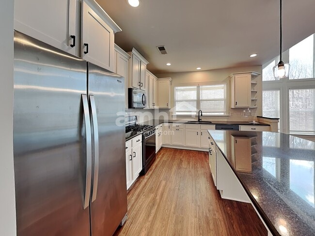 Building Photo - 776 Somersby Dr