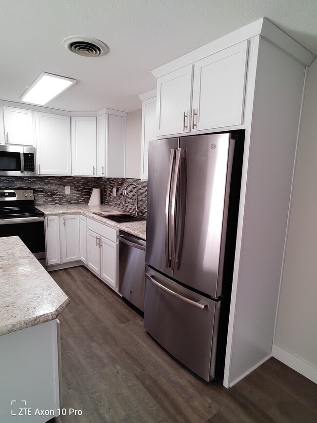 New Stainless Steel Appliances - 303 Gage Blvd