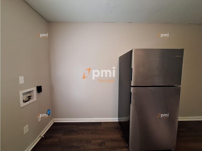 Building Photo - 217 Greenbriar Dr