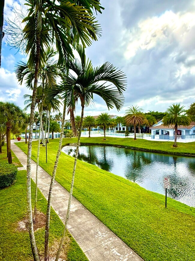 Foto del edificio - 2600 S University Dr