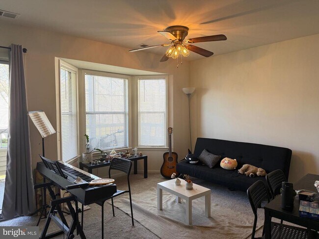 Foto del edificio - 106 Heritage Blvd