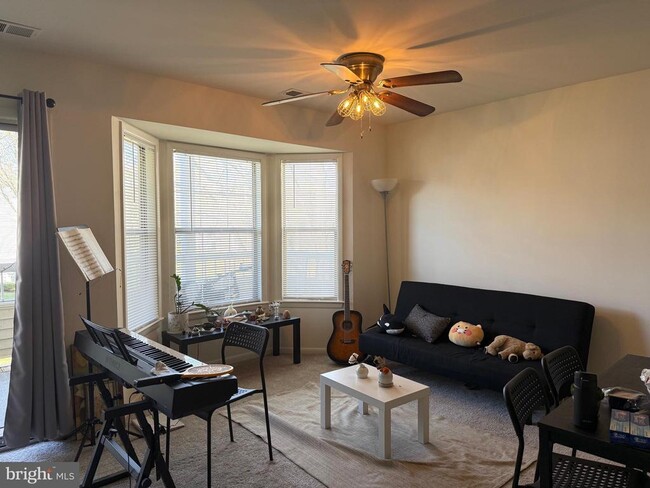 Building Photo - 106 Heritage Blvd