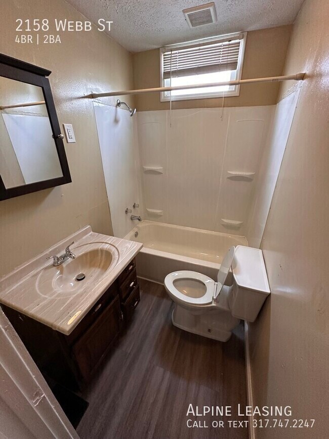 Foto del edificio - 2158 Webb St