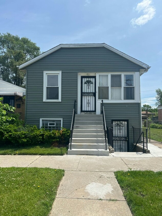 Primary Photo - 11415 S Elizabeth St