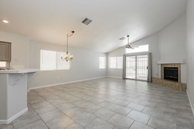 Foto del edificio - Peccole Ranch 3 Bed 2 Bath Gated Ascot Park Beauty