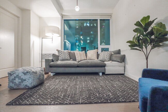 Building Photo - Luxurious Jewel high-rise condo unit; FULL...