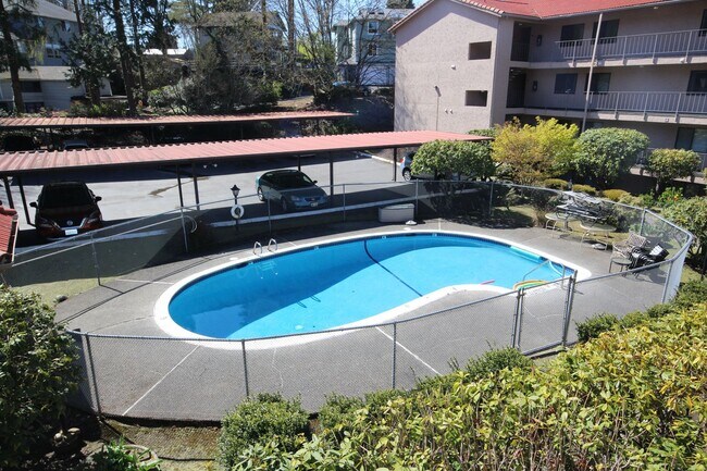 Foto del edificio - Large Redondo Condo with Waterfront View!