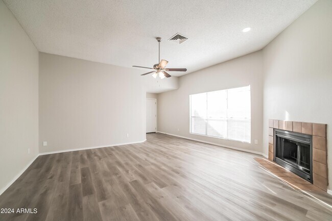 Foto del edificio - 7318 W Sierra Vista Dr