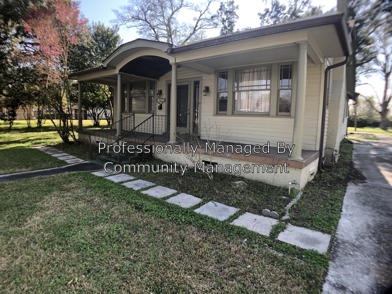 Foto principal - 24000 Marshall St