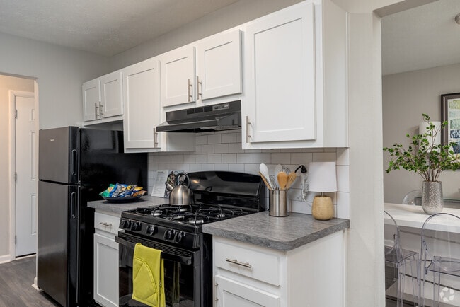 2BR, 2BA - 1,104SF - Renovated - Kitchen - Reserve At Birch Creek
