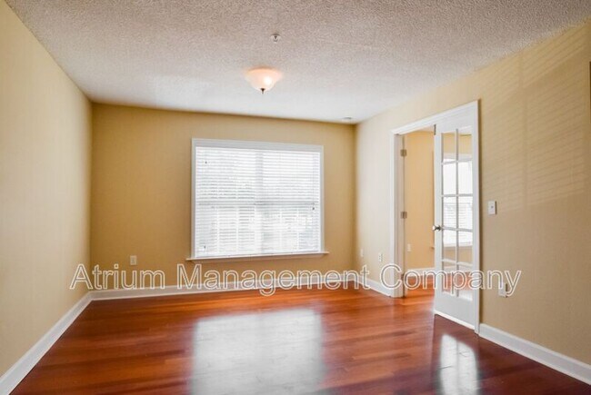 Building Photo - 2047 Dixie Belle Dr