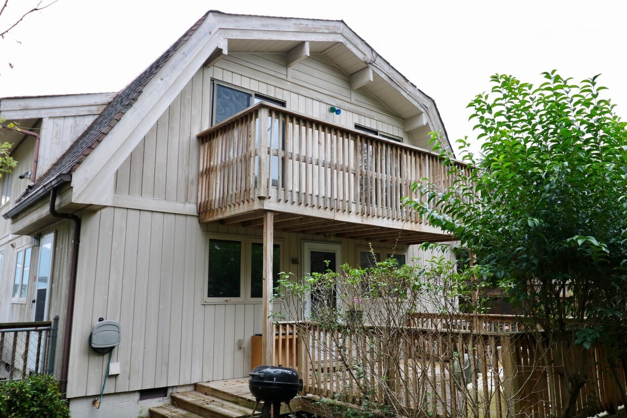 Primary Photo - North End Beach Cottage 2 Bedroom 1 Bath