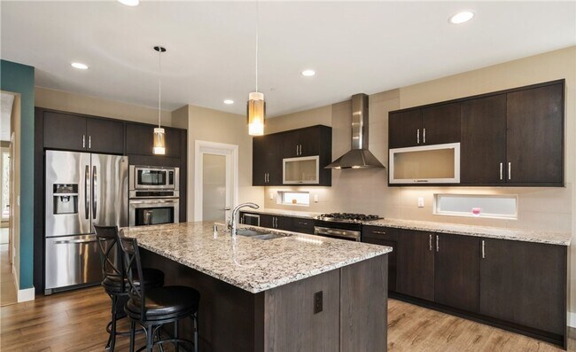 Building Photo - Elegant Bellasara Gig Harbor Property