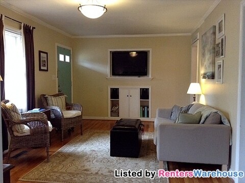 Building Photo - 1175 Pinehurst Dr SE