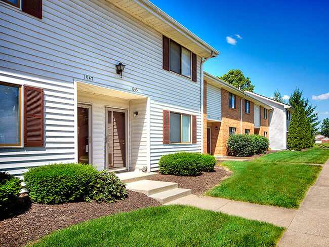 Private Apartment Entrance - Indian Woods