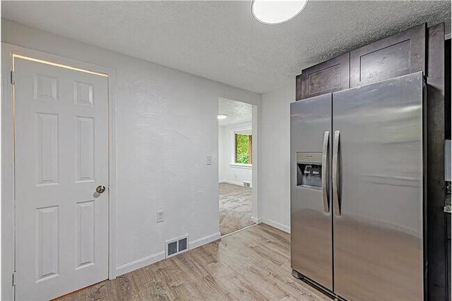 Foto del edificio - 4205 Stanton Ave