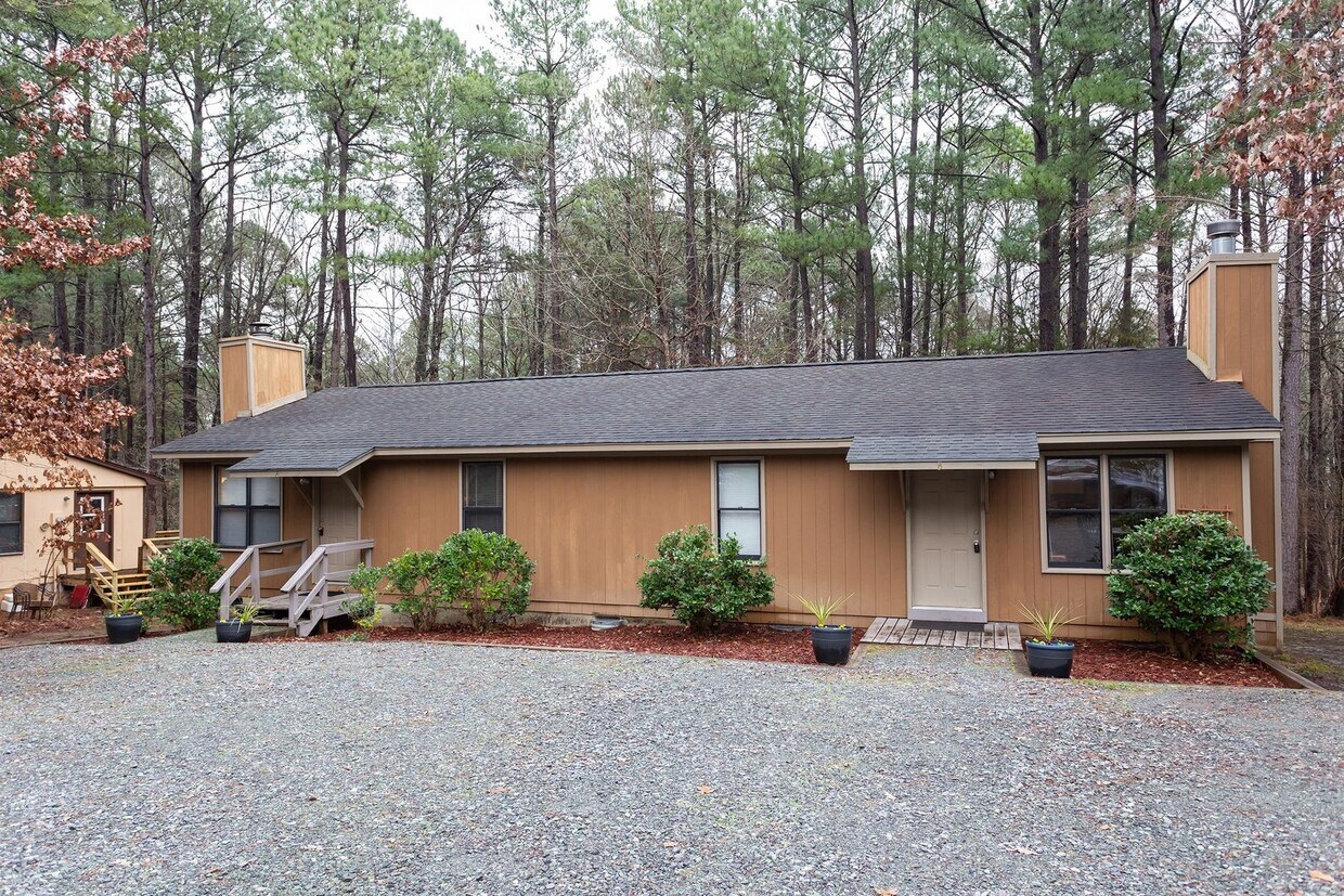 Foto principal - Available early July! One level, 2 bedroom...