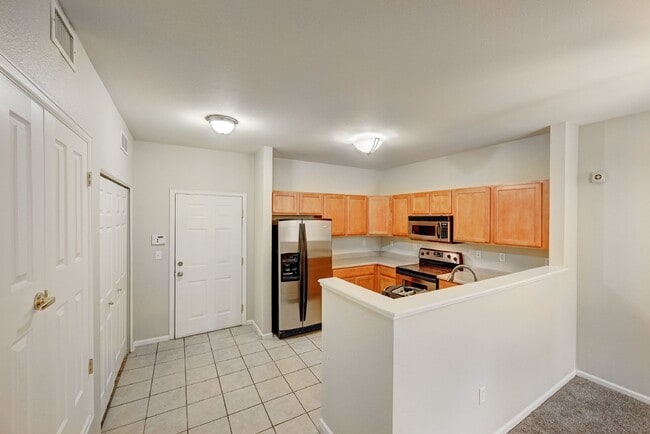 Building Photo - $1,950.00 - 2 Beds, 2 Bath, Condo in Auror...