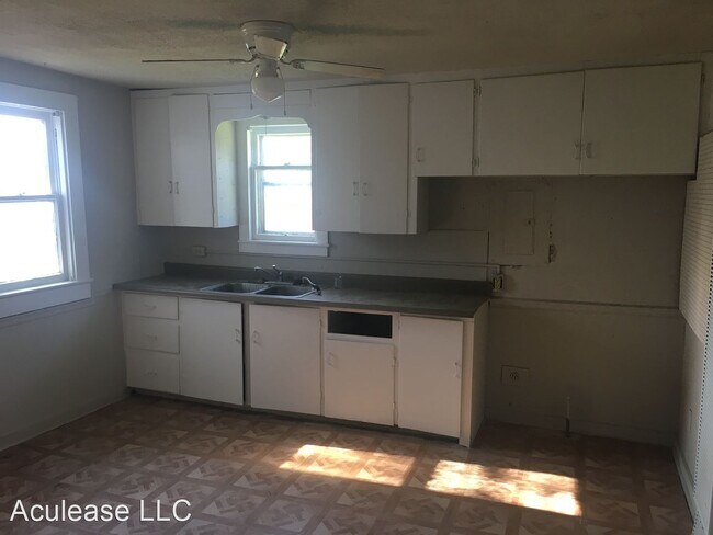 Building Photo - 2 br, 1 bath House - 1001 S Walnut