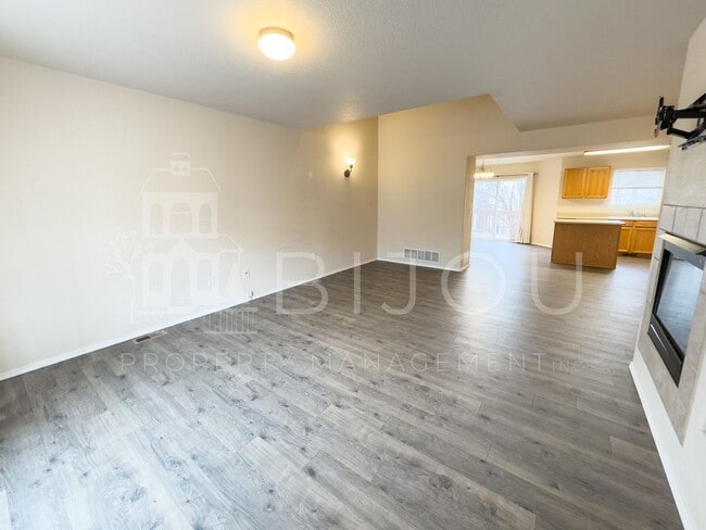 Building Photo - 2533 Mesa Springs View