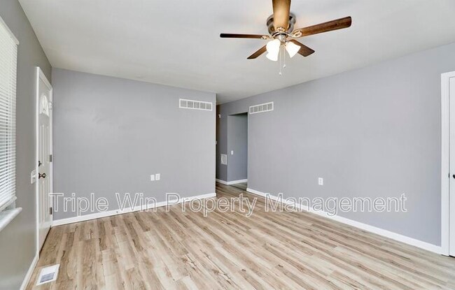 Foto del edificio - 2325 Golfway St